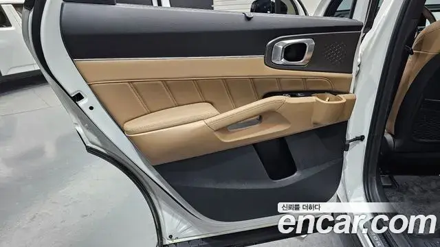 Kia Sorento 2024 — Şəkil 28/32