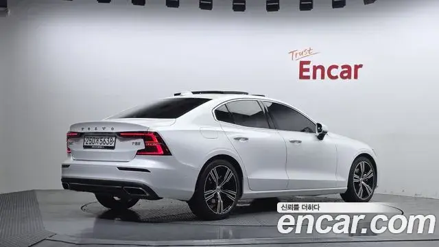 Volvo S60 2019 — Şəkil 15/20
