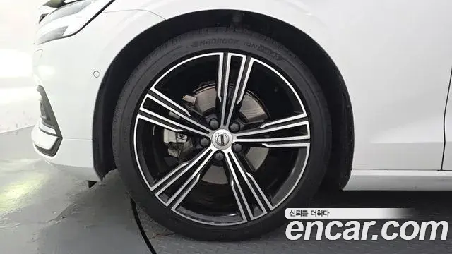 Volvo S60 2019 — Şəkil 8/20