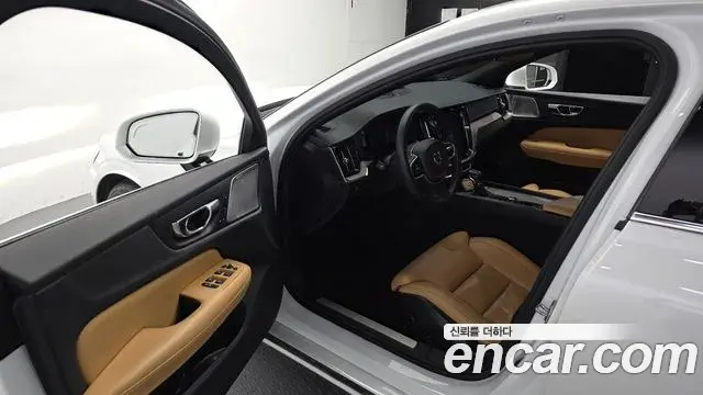 Volvo S60 2019 — Şəkil 19/20