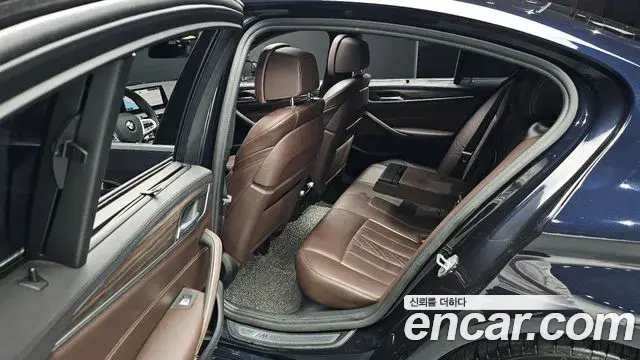 BMW 5 Series 2019 — Фото 12/20
