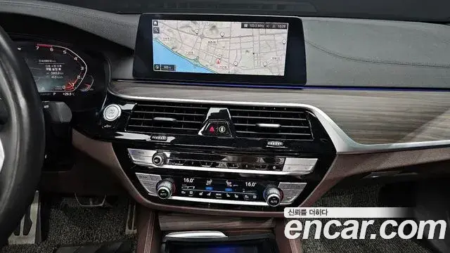 BMW 5 Series 2019 — Фото 14/20