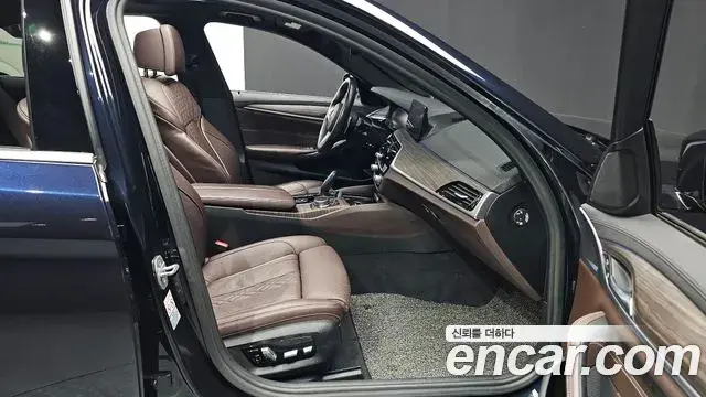 BMW 5 Series 2019 — Photo 7/36