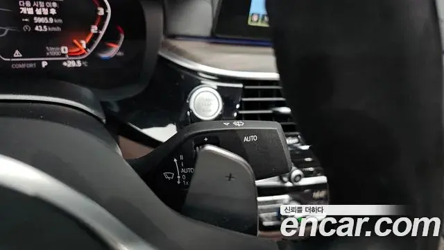BMW 5 Series 2019 — Photo 27/36