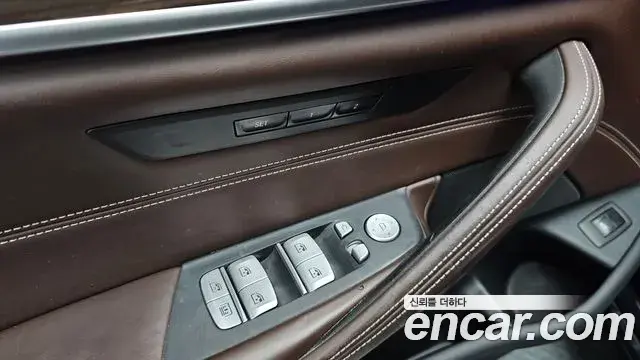 BMW 5 Series 2019 — Photo 31/36