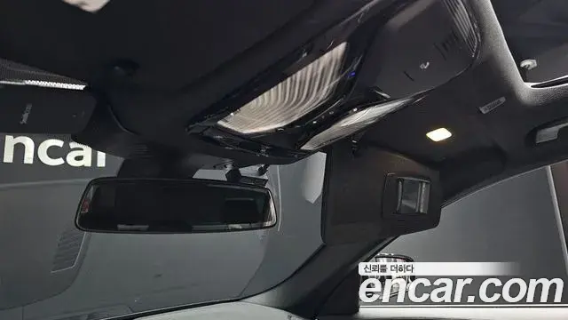 BMW 5 Series 2019 — Photo 10/36