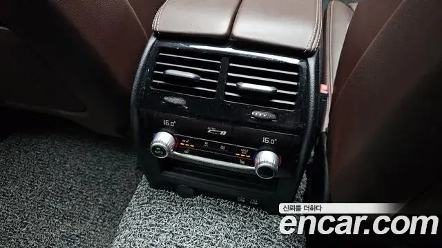 BMW 5 Series 2019 — Photo 14/36