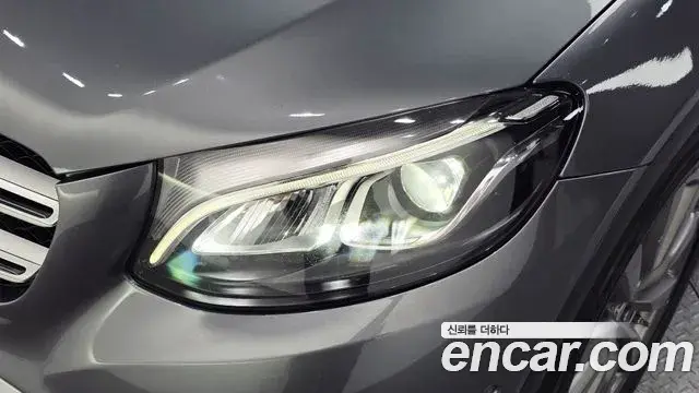 Mercedes-Benz GLC-Class 2019 — Şəkil 18/31