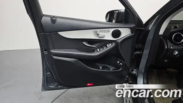 Mercedes-Benz GLC-Class 2019 — Şəkil 17/31