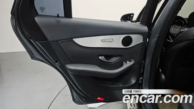 Mercedes-Benz GLC-Class 2019 — Şəkil 25/31