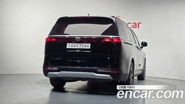 Kia Carnival 2021 — ფოტო 1/34