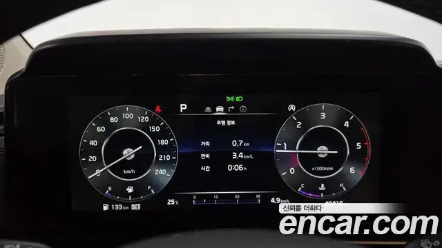Kia Carnival 2021 — ფოტო 24/34