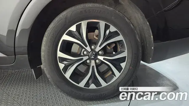 Kia Carnival 2021 — ფოტო 27/34