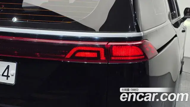 Kia Carnival 2021 — ფოტო 21/34