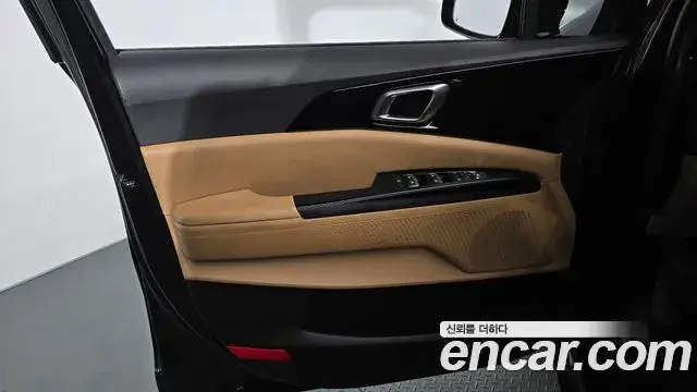 Kia Carnival 2021 — ფოტო 14/34