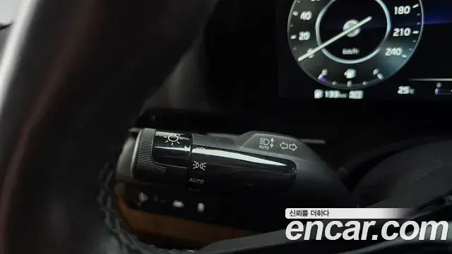 Kia Carnival 2021 — ფოტო 22/34