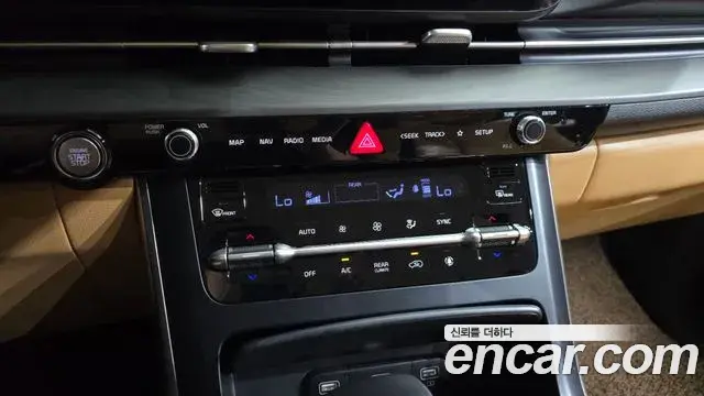Kia Carnival 2021 — ფოტო 19/34