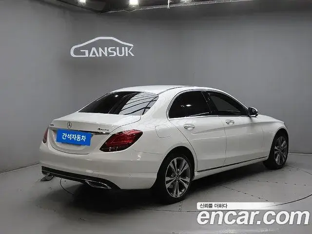 Mercedes-Benz C-Class 2020 — ფოტო 7/20