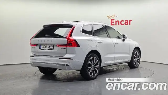 Volvo XC60 2022 — Фото 2/20