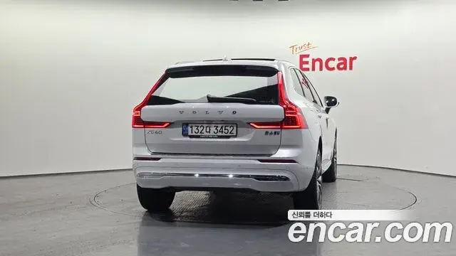 Volvo XC60 2022 — Фото 4/20