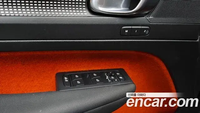 Volvo XC40 2020 — Фото 19/20