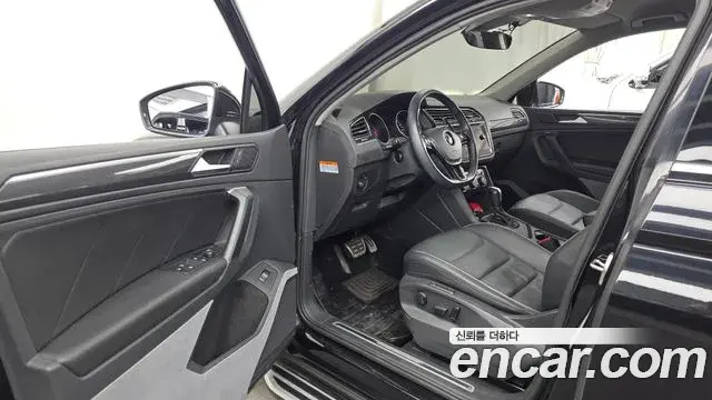 Volkswagen Tiguan 2020 — ფოტო 28/34