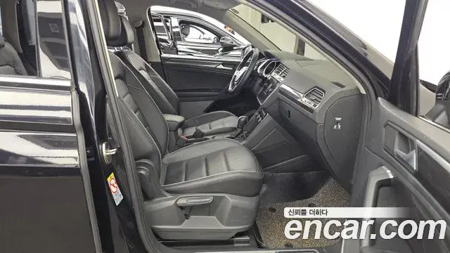 Volkswagen Tiguan 2020 — ფოტო 25/34