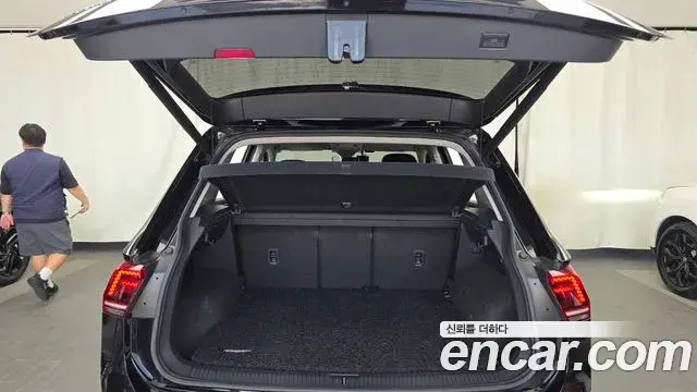 Volkswagen Tiguan 2020 — ფოტო 20/34