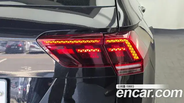 Volkswagen Tiguan 2020 — ფოტო 7/34