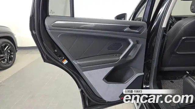 Volkswagen Tiguan 2020 — ფოტო 31/34