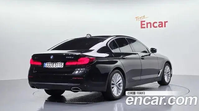 BMW 5 Series 2023 — Şəkil 18/33
