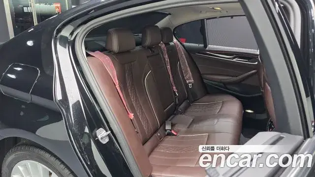 BMW 5 Series 2023 — Şəkil 21/33