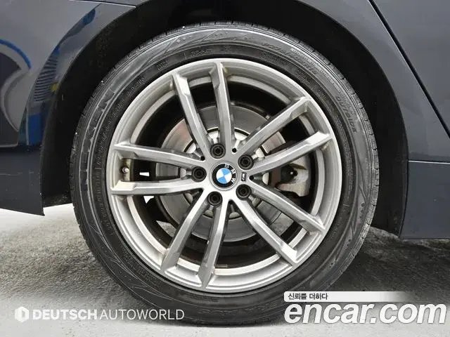 BMW 5 Series 2018 — ფოტო 10/20