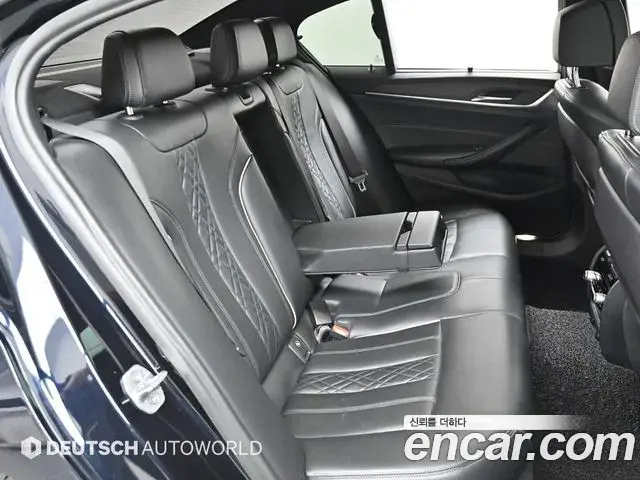 BMW 5 Series 2018 — ფოტო 18/20