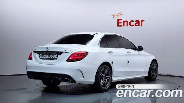 Mercedes-Benz C-Class 2019 — Şəkil 17/32