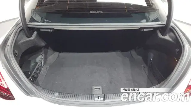 Mercedes-Benz C-Class 2019 — Şəkil 29/32