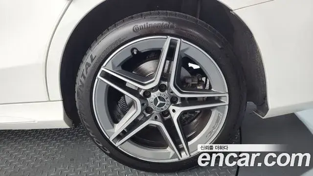 Mercedes-Benz C-Class 2019 — Şəkil 30/32
