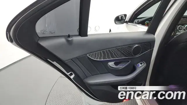 Mercedes-Benz C-Class 2019 — Şəkil 14/32