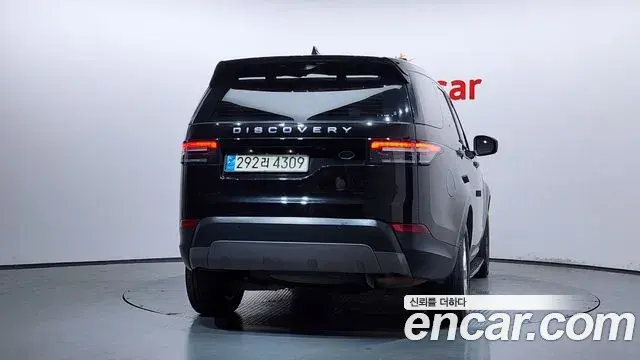 Land Rover Discovery 5 2018 — ფოტო 5/20