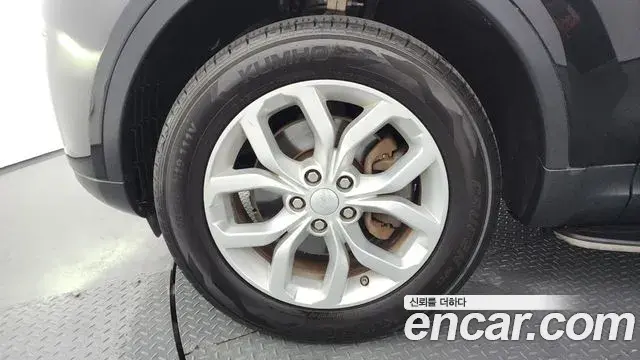 Land Rover Discovery 5 2018 — ფოტო 16/20