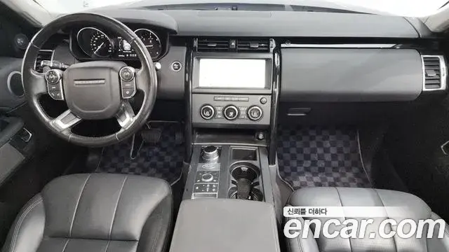 Land Rover Discovery 5 2018 — ფოტო 15/20