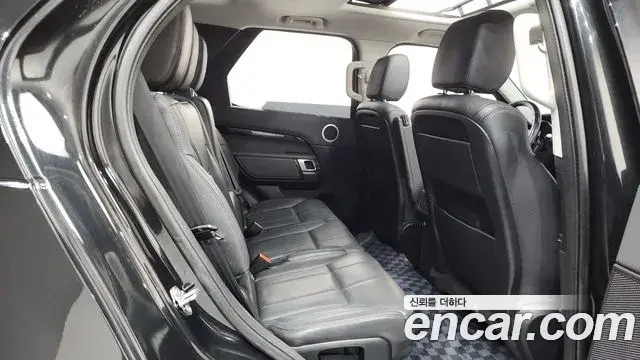 Land Rover Discovery 5 2018 — ფოტო 18/20