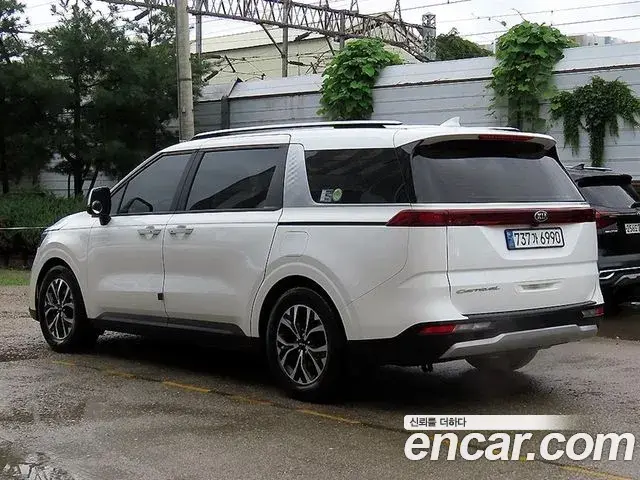 Kia Carnival 2021 — Photo 9/20