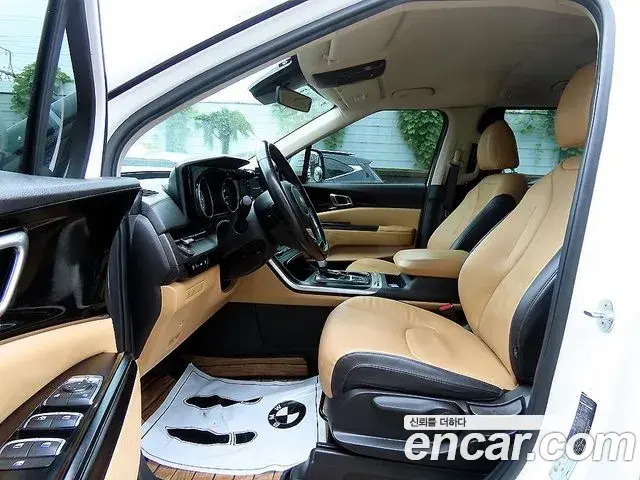 Kia Carnival 2021 — Photo 12/20