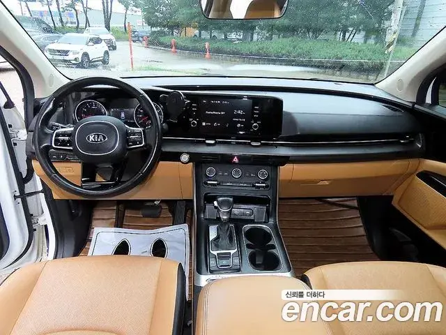 Kia Carnival 2021 — Photo 14/20