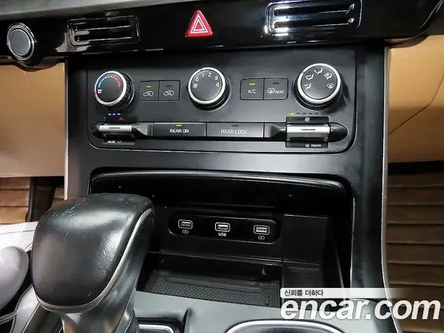 Kia Carnival 2021 — Photo 6/20