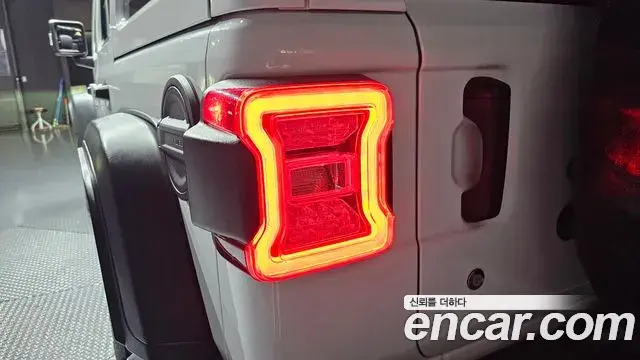 Jeep Wrangler 2019 — Şəkil 10/32