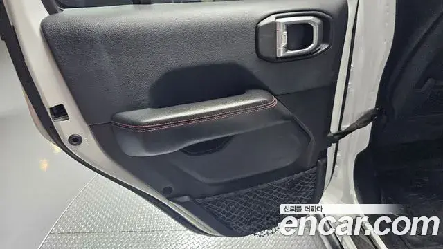 Jeep Wrangler 2019 — Şəkil 6/32