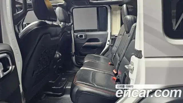 Jeep Wrangler 2019 — Şəkil 17/32