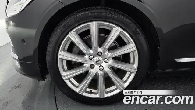 Volvo S90 2018 — Şəkil 13/20